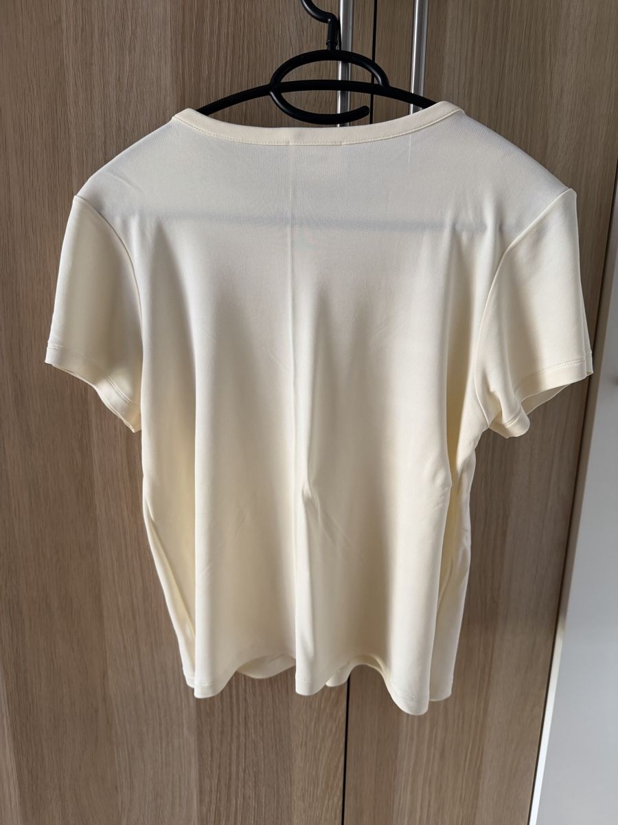 T-shirt: Khaite t-shirt M – Usato da Nyon venduto da dasha107 1