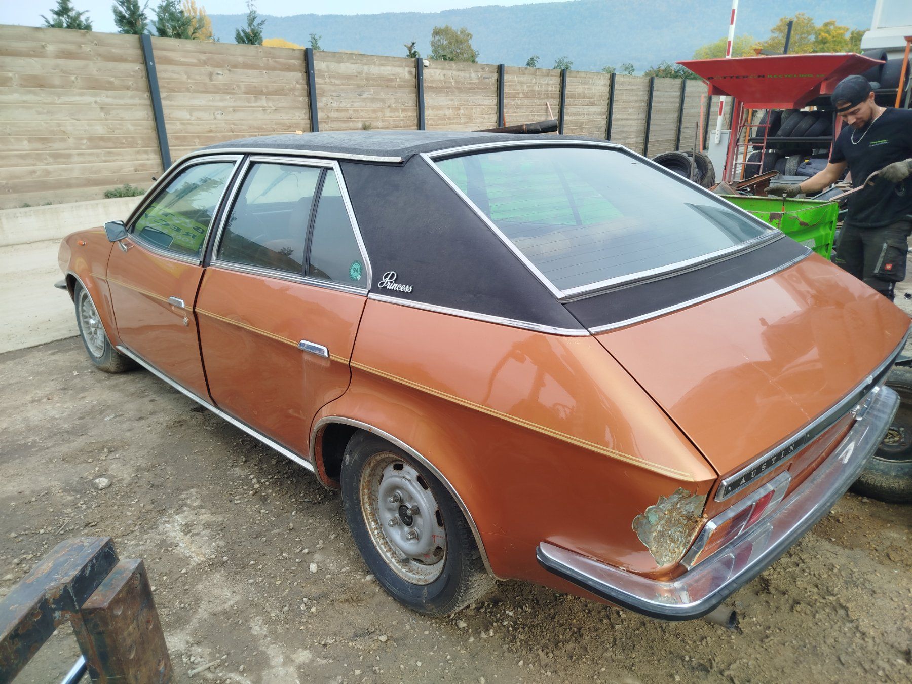 Austin Automobili: Austin Princess 2.2L – Usato da Savagnier venduto da Botteron_Recycling 2