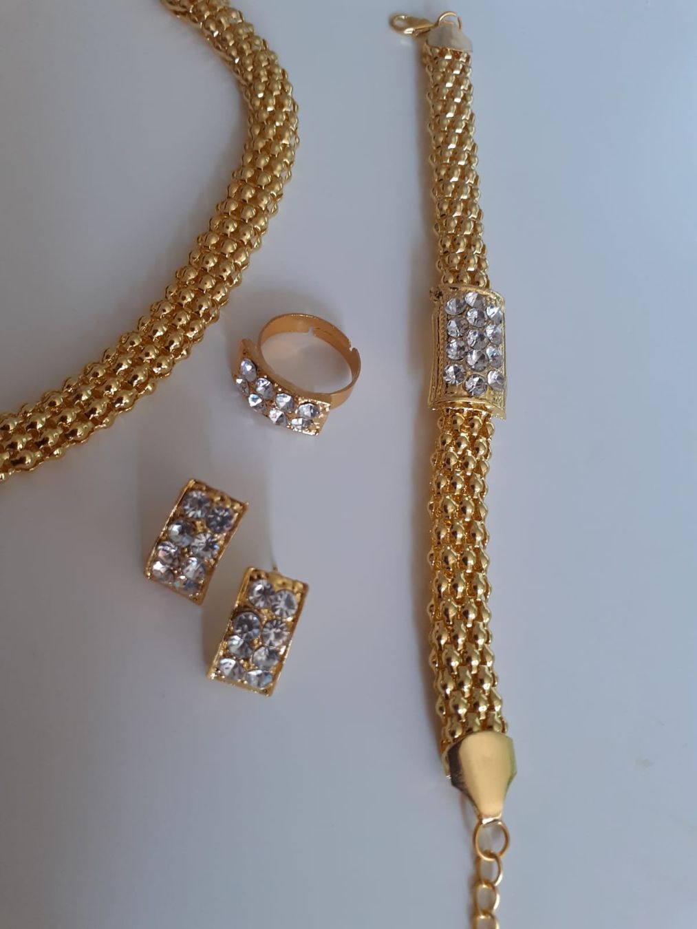 Altri gioielli: 4 teiliges Schmuck Set – Nuovo e nell'imballaggio originale da Stansstad venduto da kam_5wgj