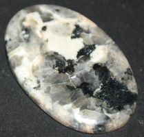 Cabochon L-8415 – Weisser Büffel Türkis 33x22mm 29.30 Karat