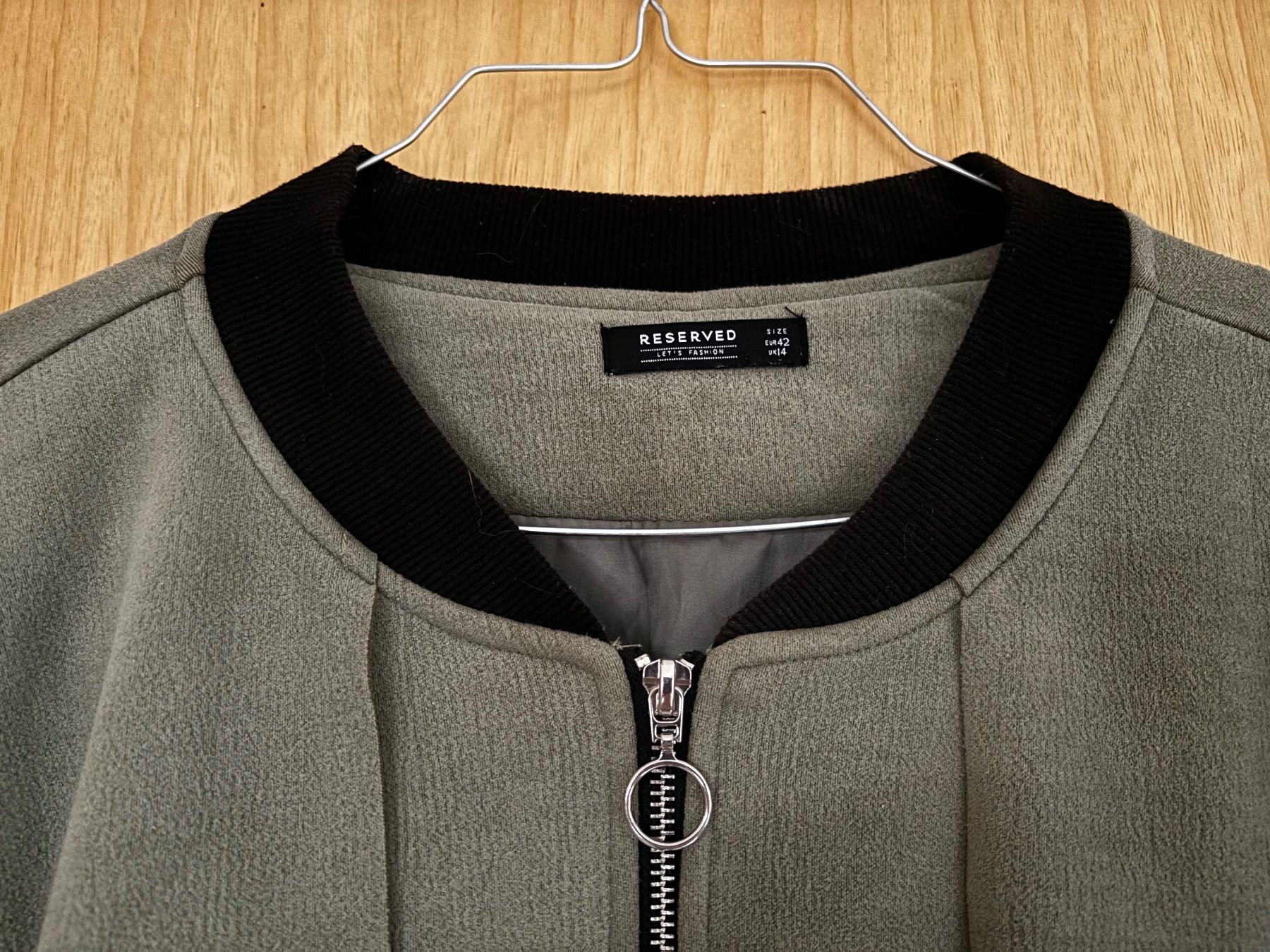 Giacche: Olive green Jacket by Reserved New Size 42 – Nuovo (secondo la descrizione) da Füllinsdorf venduto da MaiiaM 2