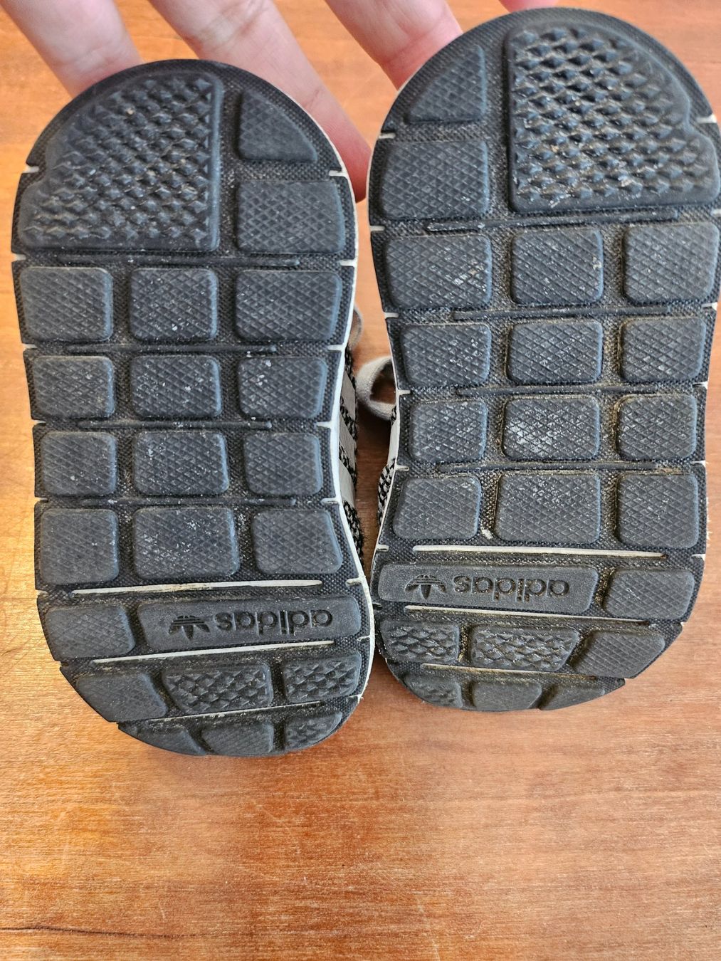 Chaussures garçon: Adidas Schuhe Grösse 20 – D'occasion à Baar par Naedels-Kreationen 4