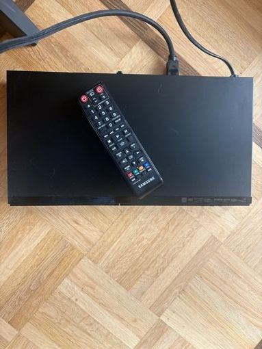 Alle DVDs: DVD-Player Samsung mit diversen DVD's – Gebraucht aus Belp von coyen 1