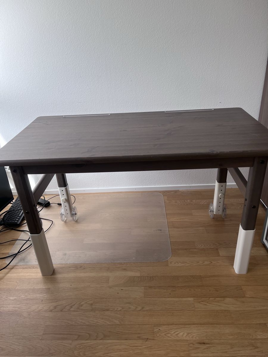 Flexa Scrivanie: Kinder Schreibtisch Flexa – Usato da Zug venduto da raq_9vyp