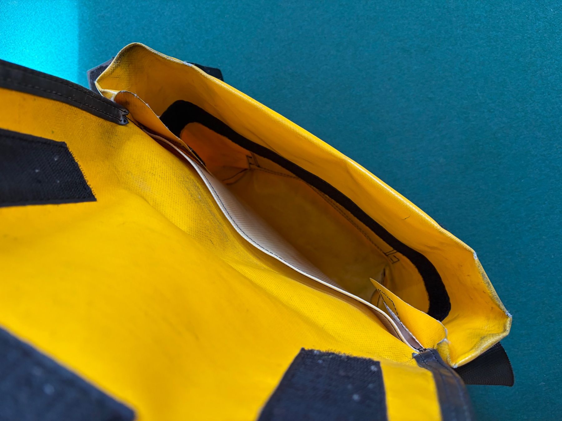 Freitag Taschen: FREITAG Tasche   Farbe: Gelb, Schwarz – Gebraucht aus Interlaken von Bona55 8