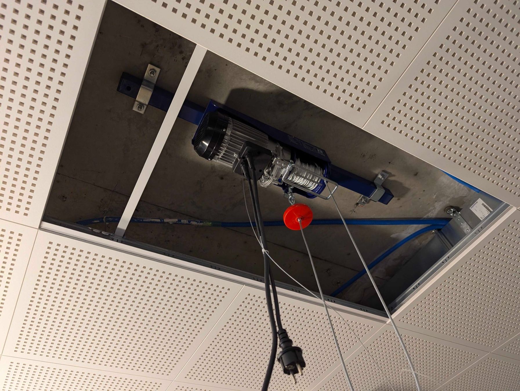 2-in-1 Kronleuchterheber Elektrisch – 230 Kg Max. Traglast, Ferngesteuert, Für Lampenreinigung & Wartung, Deckenmontage (20–230 Kg Varianten)