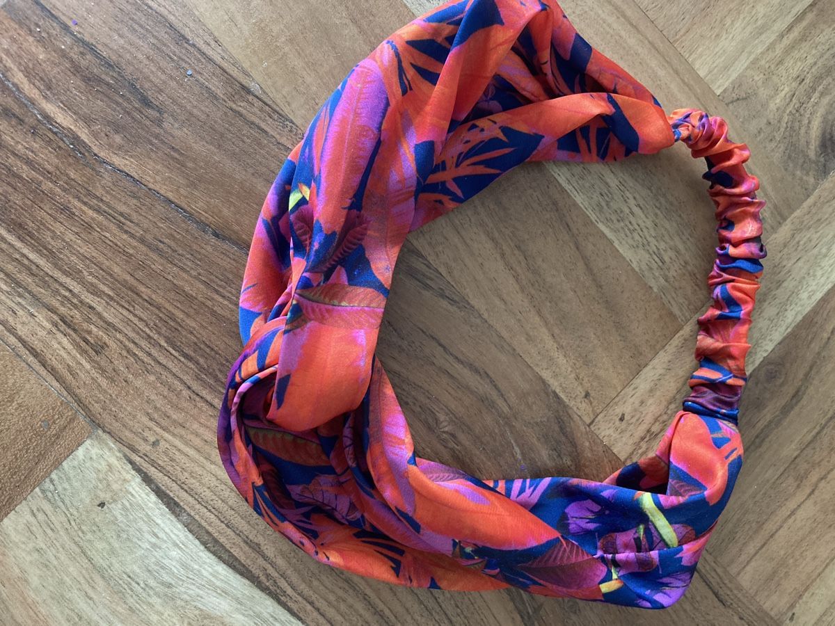 Accessoires pour cheveux: Haarband mit Blumenmuster guter Zustand – D'occasion à Zürich par Timbera