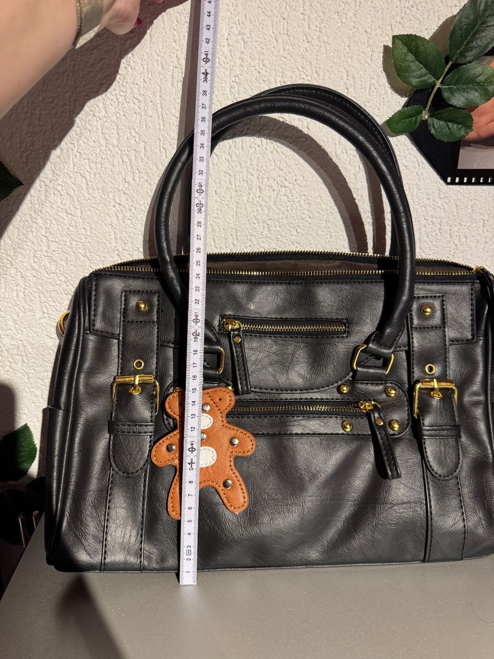 Borse da donna: schwarze Tasche – Nuovo (secondo la descrizione) da Grosswangen venduto da shoes.bags.and.co 1