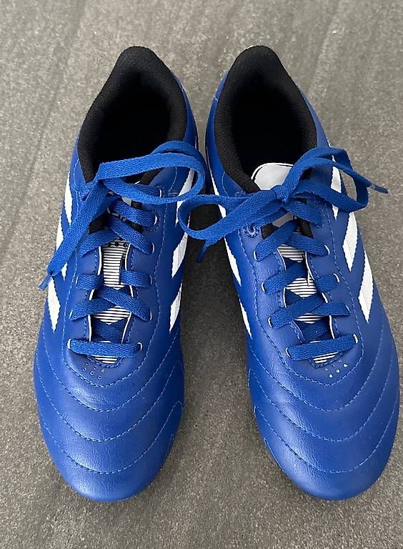 Adidas Herrenschuhe: Fussball Schuhe Adidas Gr. 35 – Gebraucht aus Sirnach von toschka-74