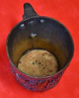 Antiker Becher oder Tasse mit Jagdmotiv, ca. 8cm hoch