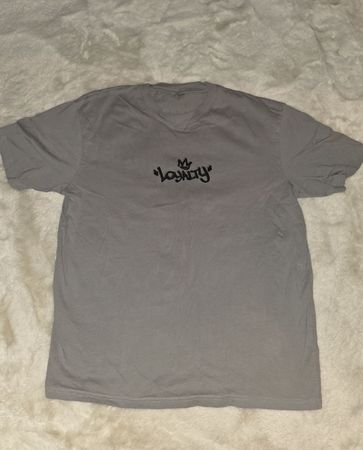 Graues T-Shirt mit Loyalty-Aufdruck, Grösse L, Top Zustand