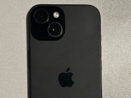 Apple iPhone 15 128 GB – Schwarz – Sehr guter Zustand