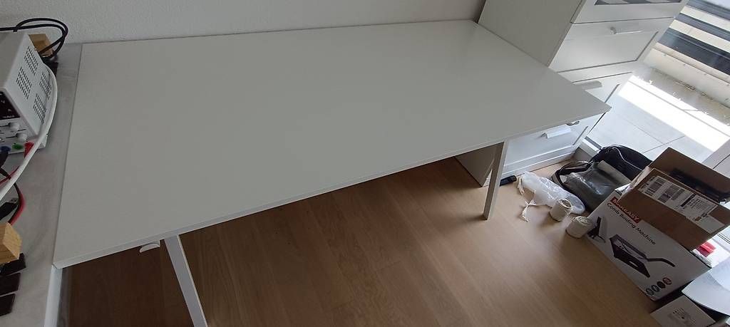 Scrivanie: Schreibtisch TROTTEN, IKEA, weiss – Usato da Burgdorf venduto da mar_p9rd 2
