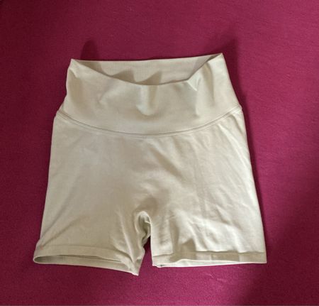 Amni Sportshorts, neuwertig, Gr. M, für Sport 🏋️‍♀️ 