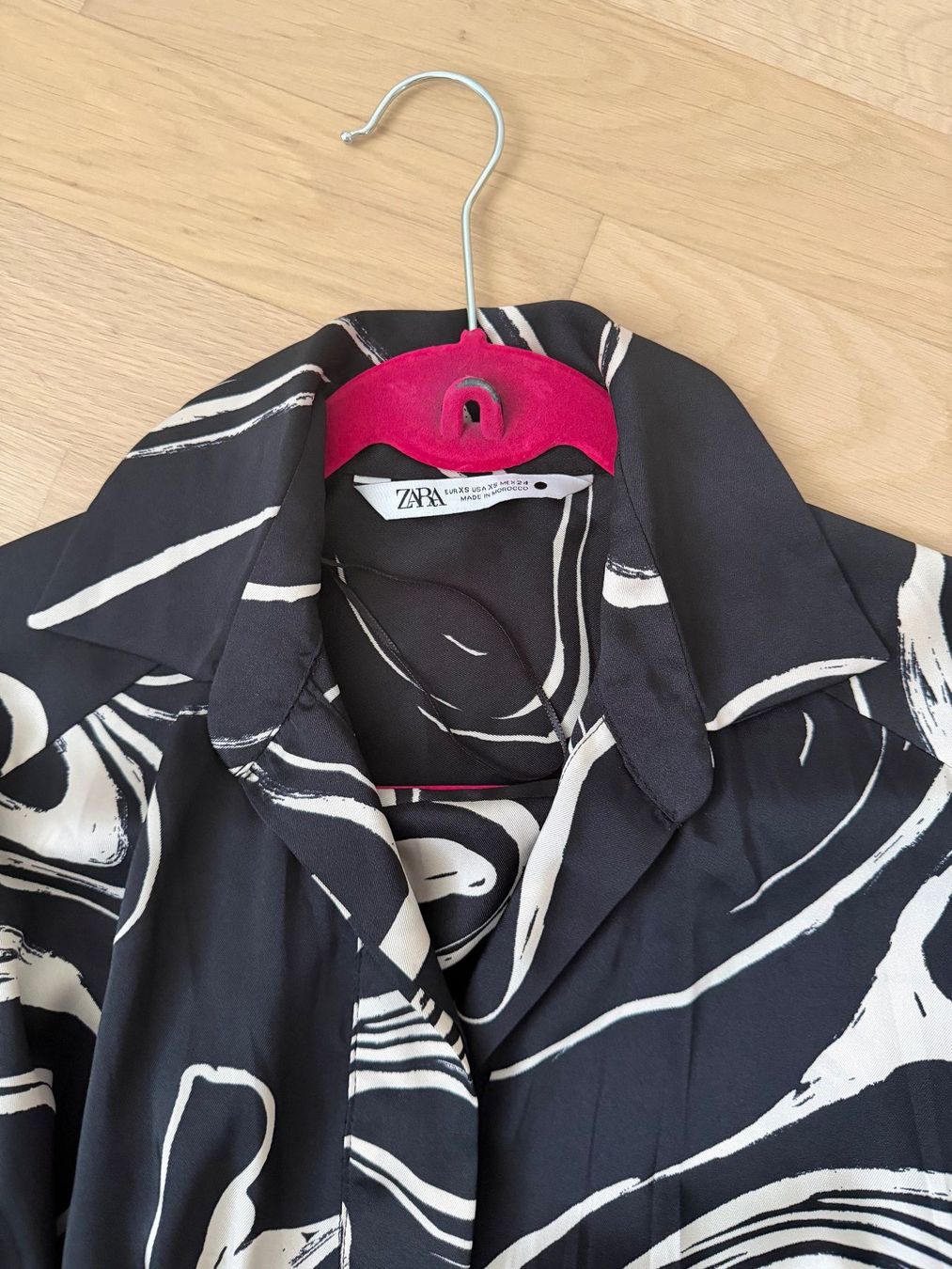 Zara Vestiti: Kleid Zara schwarz-weiss gemustert Gr. M – Nuovo (secondo la descrizione) da Itingen venduto da Granini_93