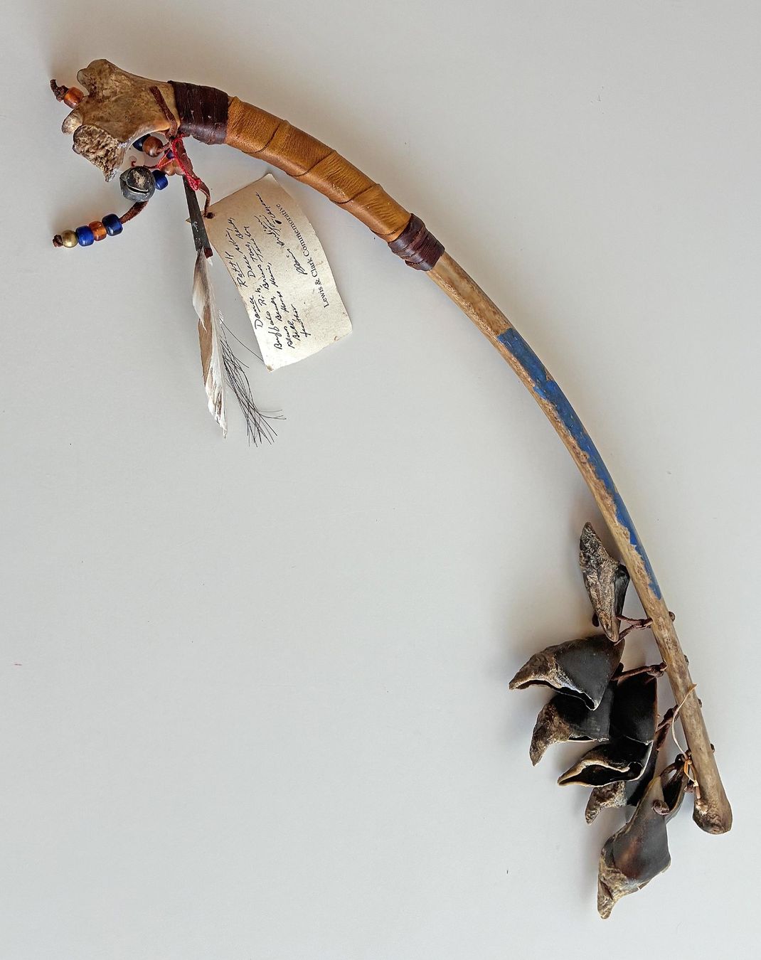 Musikinstrumente: Bisonrippen Rassel Cheyenne-Indianer – Gebraucht aus Bäretswil von robsonantik