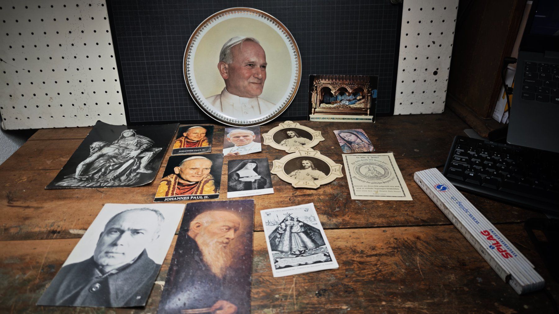 Foto & Immagini: Wunderschöner alter Papst Teller und diversehieligen Bilder – Usato da Gelterkinden venduto da MYSTOREFORYOU4460 4