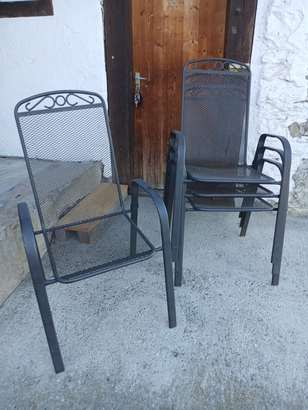 Sedie: Metall Stühle stappelbar 4 Stück  – Usato da Obfelden venduto da Alf2005 1