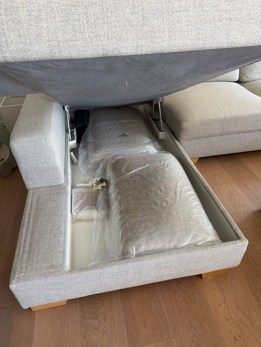Ikea Divani: Ecksofa Sörvallen mit Récamiere links, hellgrau – Usato da Zug venduto da Coca99 4