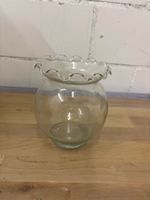 Schöne Blumenvase aus Glas, Vintage Stil, top Zustand