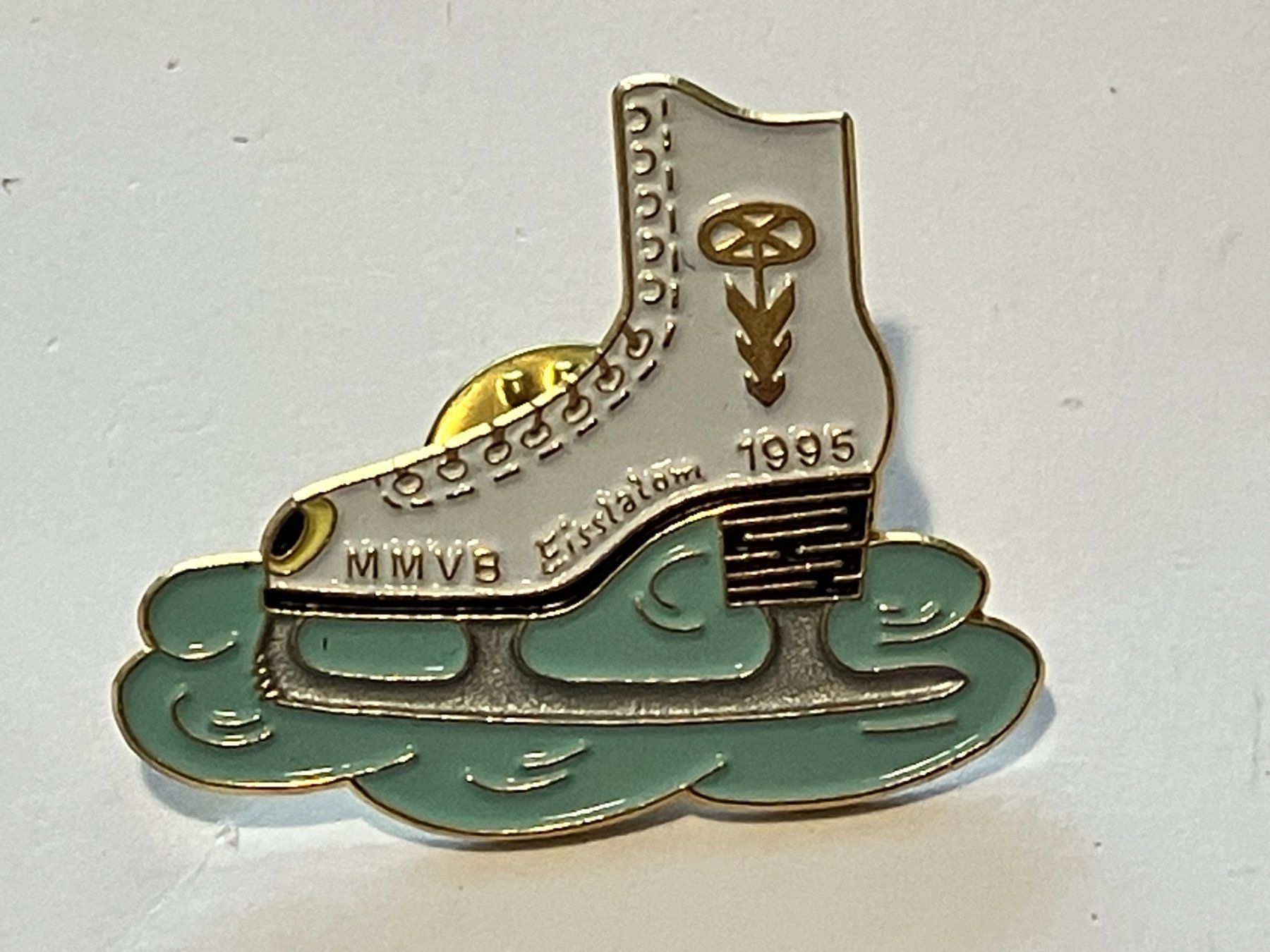 Plaketten & Abzeichen: 1 Pin MMVB Eisstadion 1995 – Gebraucht aus Basel von djwwpp