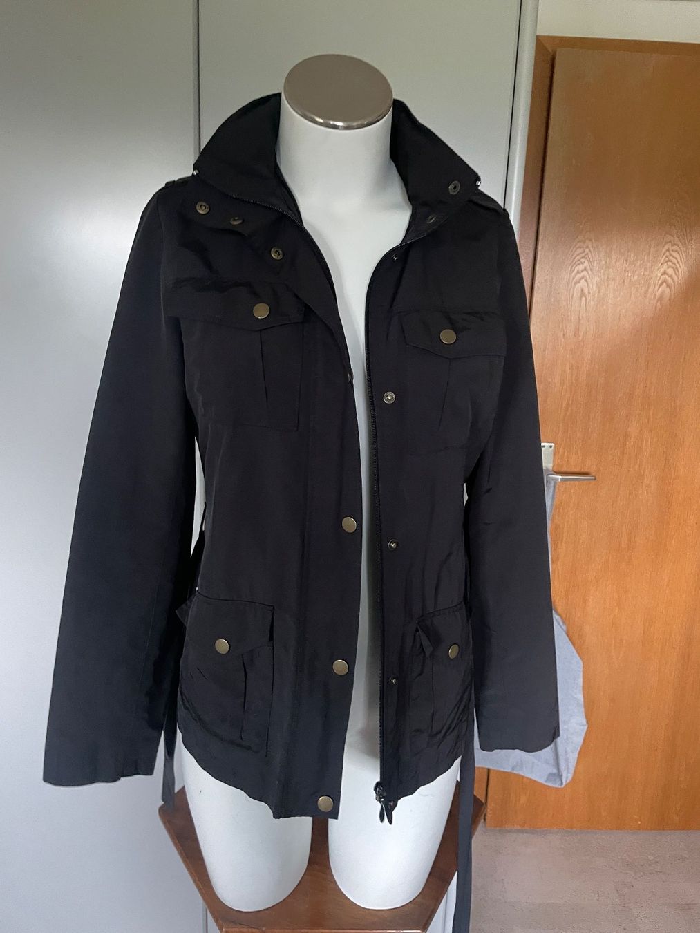 Jacken: schwarze maddison Jacke Übergang Gr 36 – Gebraucht aus Volketswil von n_r_5gdf 1