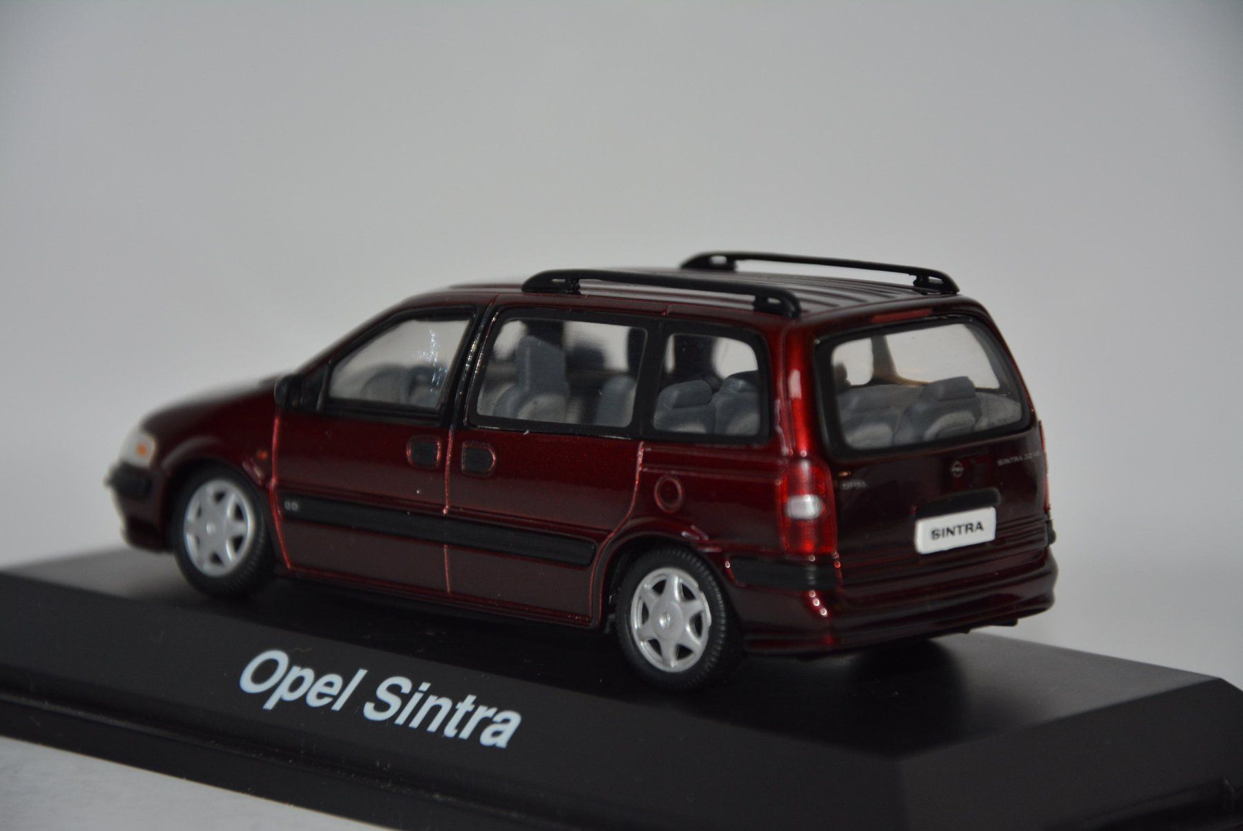 Opel Modellini d'auto: Opel Sintra 1996 , Schuco , 1:43 – Nuovo e nell'imballaggio originale da Goldach venduto da Feivel9 8