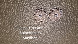 2 Trachten Broschen Silberfarben zum Annähen Blume