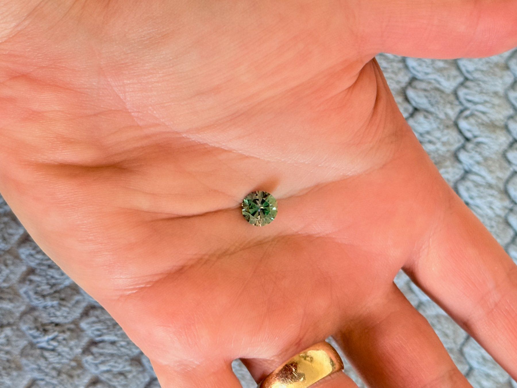 Minerali & Pietre curative: 8mm 2 carats 1 pc Moissanite green – Nuovo e nell'imballaggio originale da Genève venduto da AWWA 9