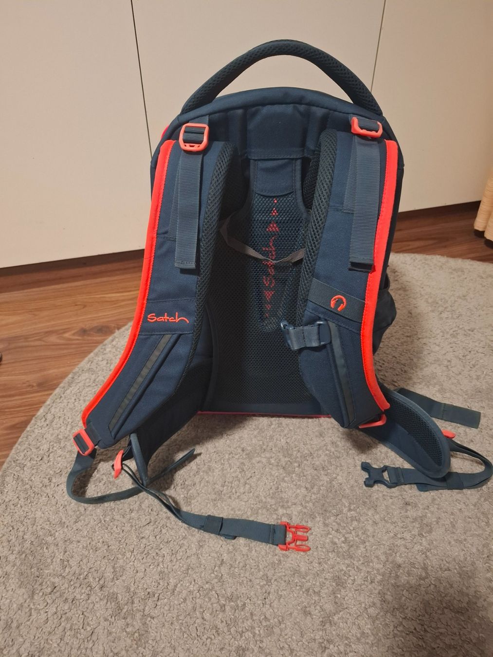Satch Zaini: Rucksack Satch dunkelblau/rot gebraucht – Usato da Morgarten venduto da Melania7 1
