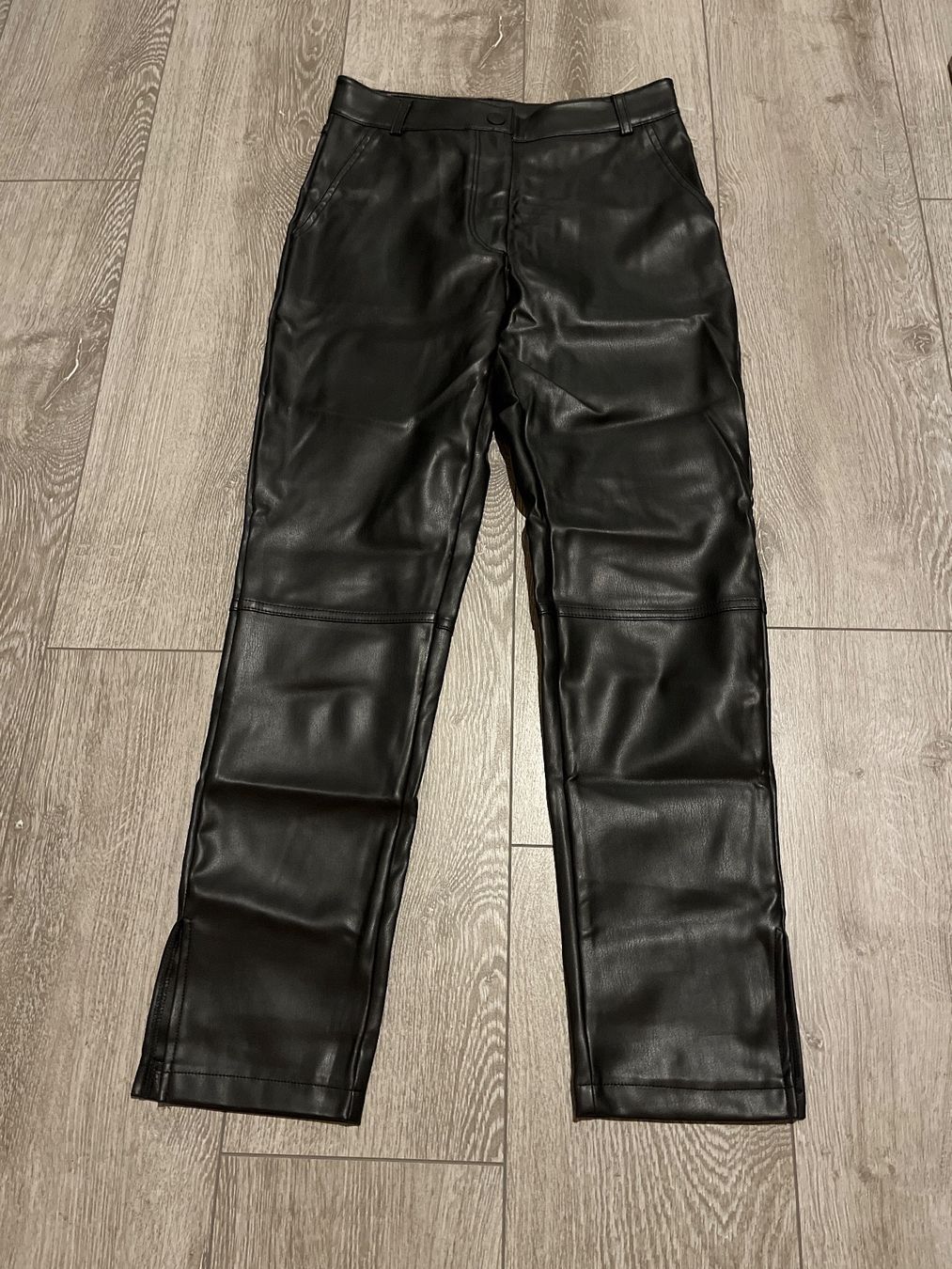 Tally Weijl Hosen: Pantalon en similicuir – Gebraucht aus Le Locle von Ophelhugy