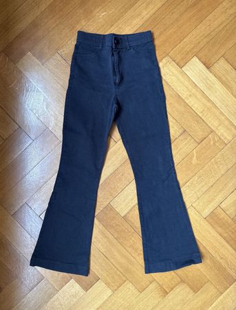 Jeggins mit Schlag