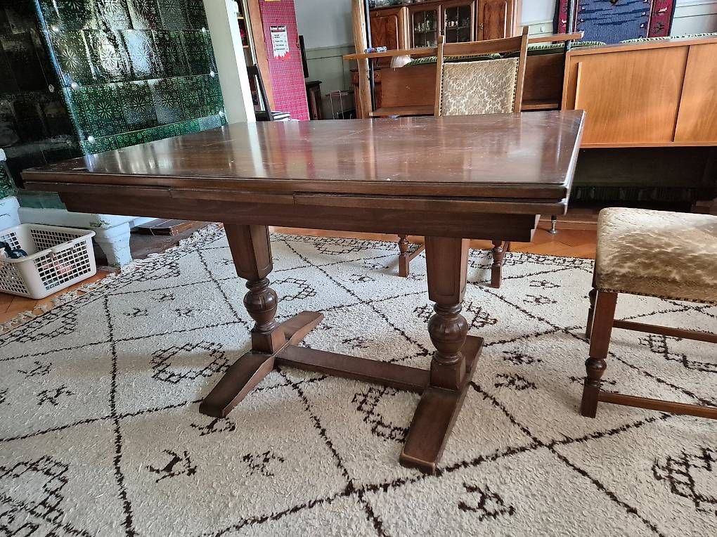 Tables: Tisch Dunkelbraun – D'occasion à Oberglatt ZH par rahelramona