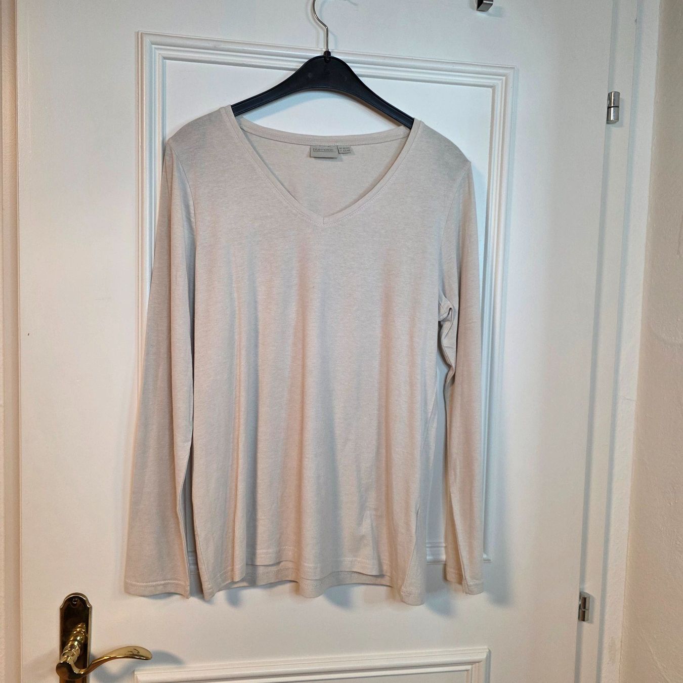 Chemisiers: Beige Bluse 38/40 Bluemotion Basic – D'occasion à Wald ZH par CapLux 6