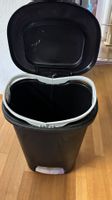 Treteimer schwarz, praktisch, mit Deckel & Pedal, 60cm H,...