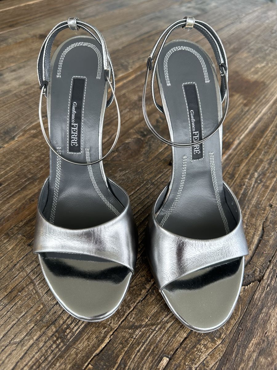 Damenschuhe: Gianfranco Ferré 39 neu silber 12cm – Neu (gemäss Beschreibung) aus Wollerau von NinaWollerau 3