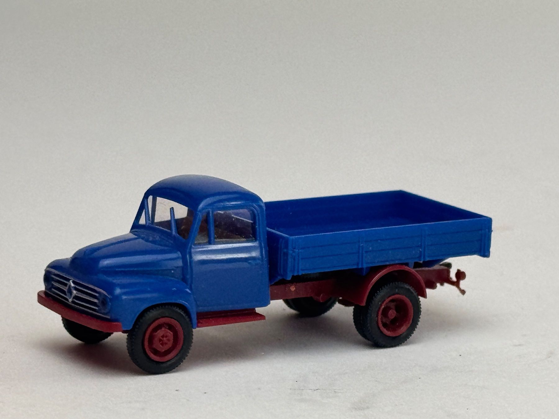 Brekina Modellini d'auto: GB5- Brekina Borgward 1500 Pritsche blau – Usato da Elm venduto da Wikmtz