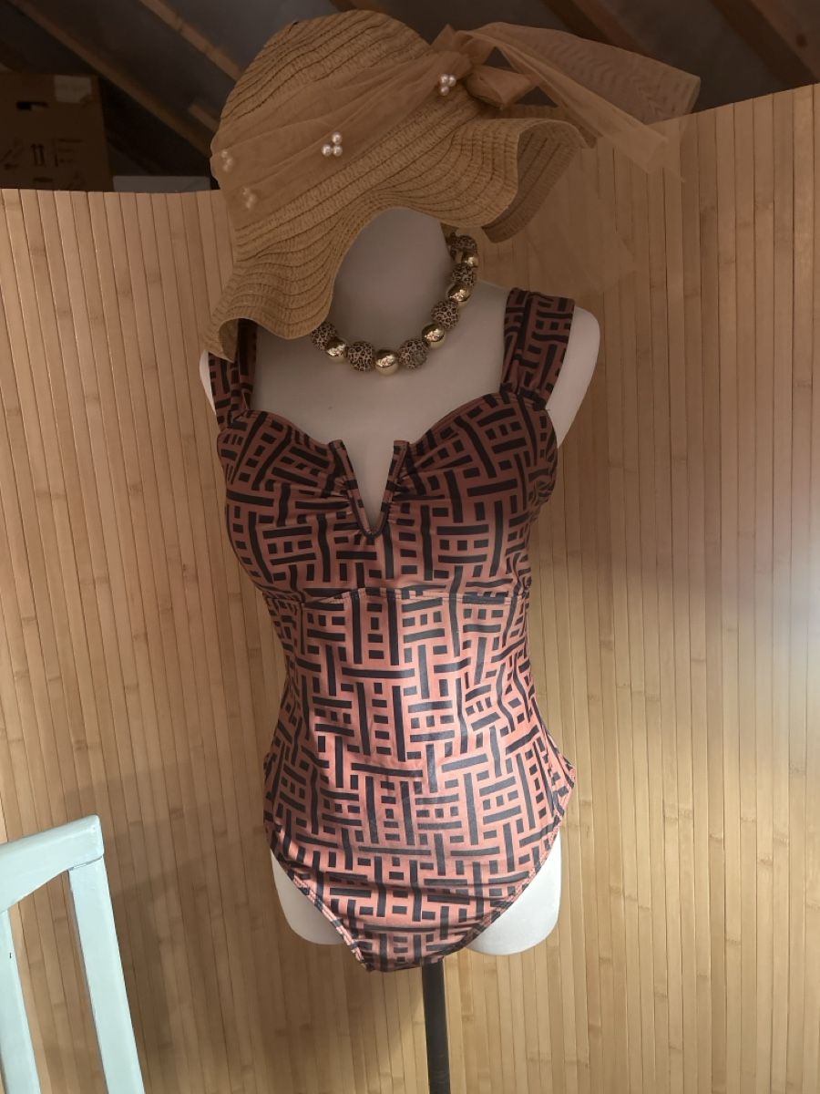 Costumi da bagno & Bikini: Moderner Badeanzug Grösse L Neu – Nuovo e nell'imballaggio originale da Bettlach venduto da Aresdiego