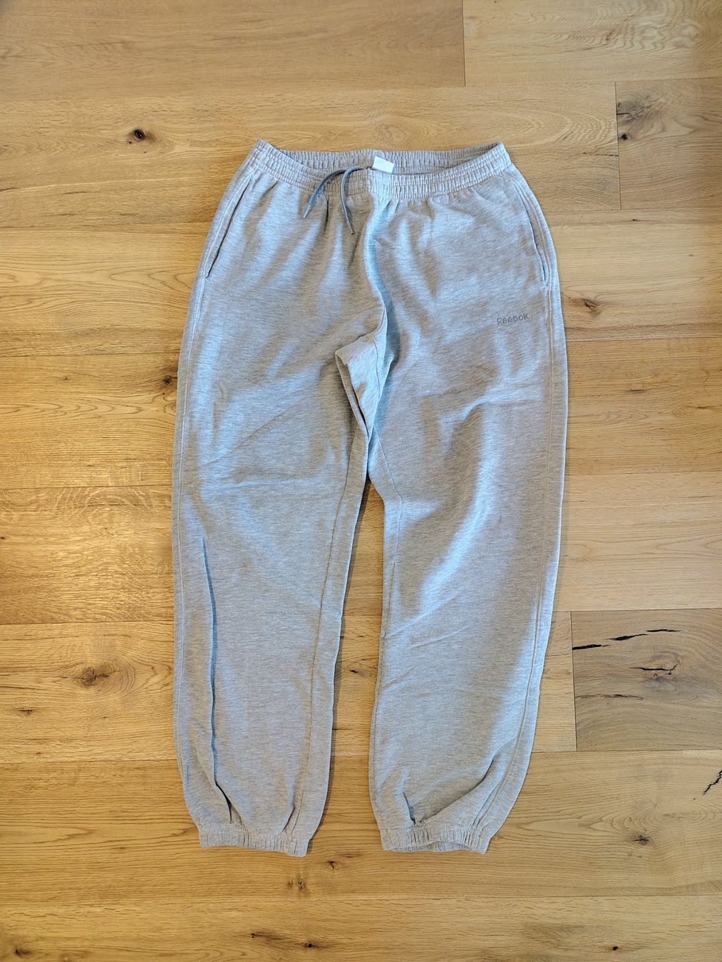 Reebok Pantaloni: Reebok Trainerhose L grau – Usato da Interlaken venduto da dmncmg