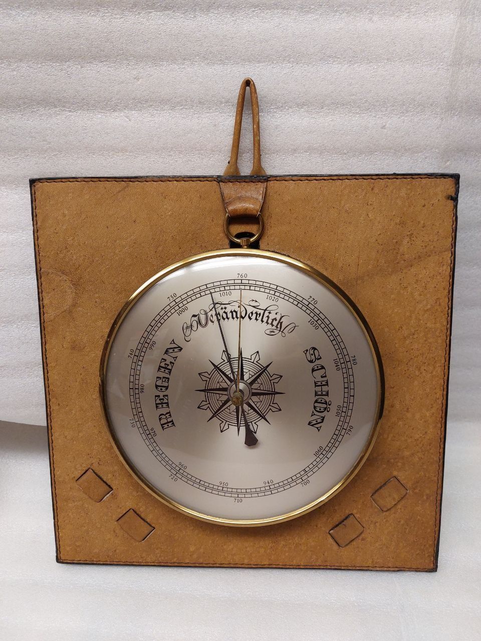 Altri elettrodomestici e apparecchi d’epoca: Brass barometer – Leather trim – Usato da Pambio Noranco venduto da TREBORLOP