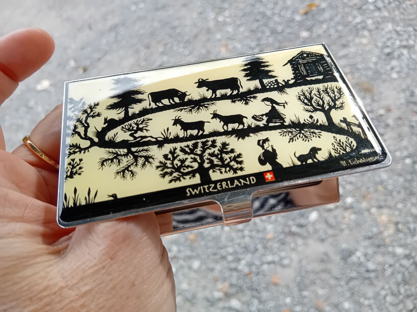 Altro in  Abbigliamento & Accessori: Visitenkartenetui Schweiz Scherenschnitt neu – Nuovo e nell'imballaggio originale da Burgdorf venduto da carodesign1 1