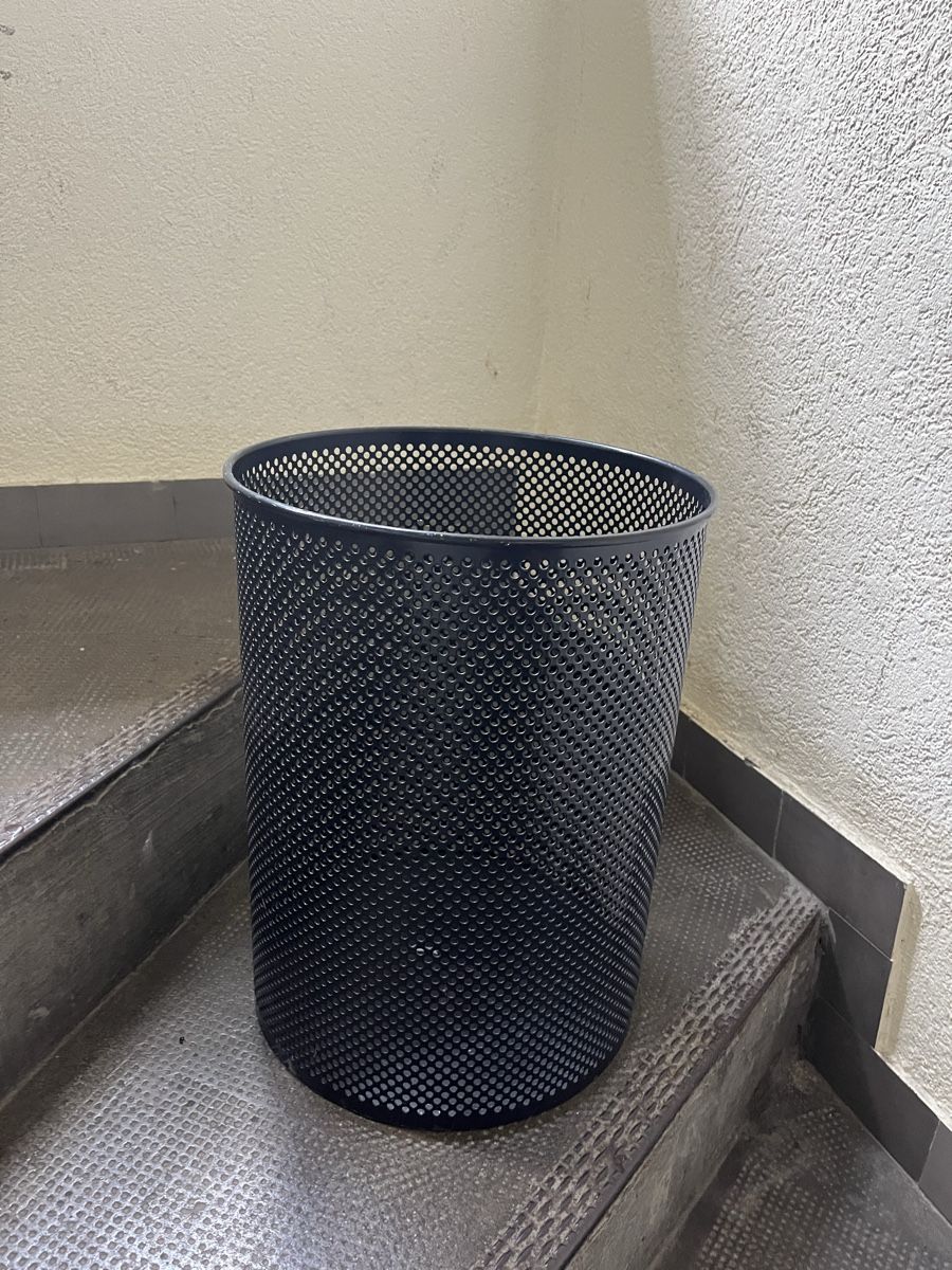 Cestini per rifiuti: USM Metal Waste Basket, Graphite black – Usato da Zürich venduto da bom_c25d 2