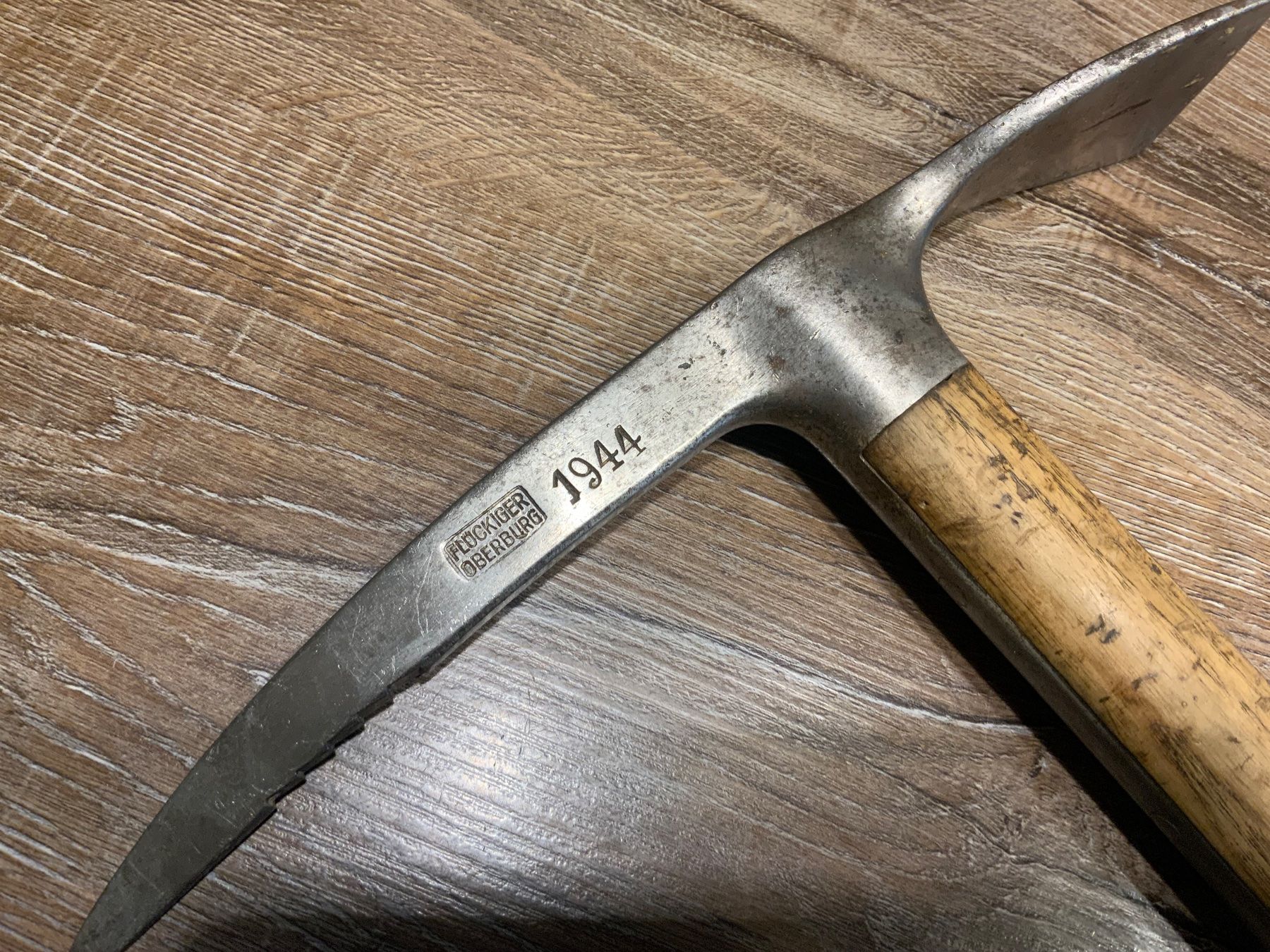 Kletterausrüstungen: Armee Eispickel 1944 Sammlerstuck 19045 – Gebraucht aus Willisau von Minali 1