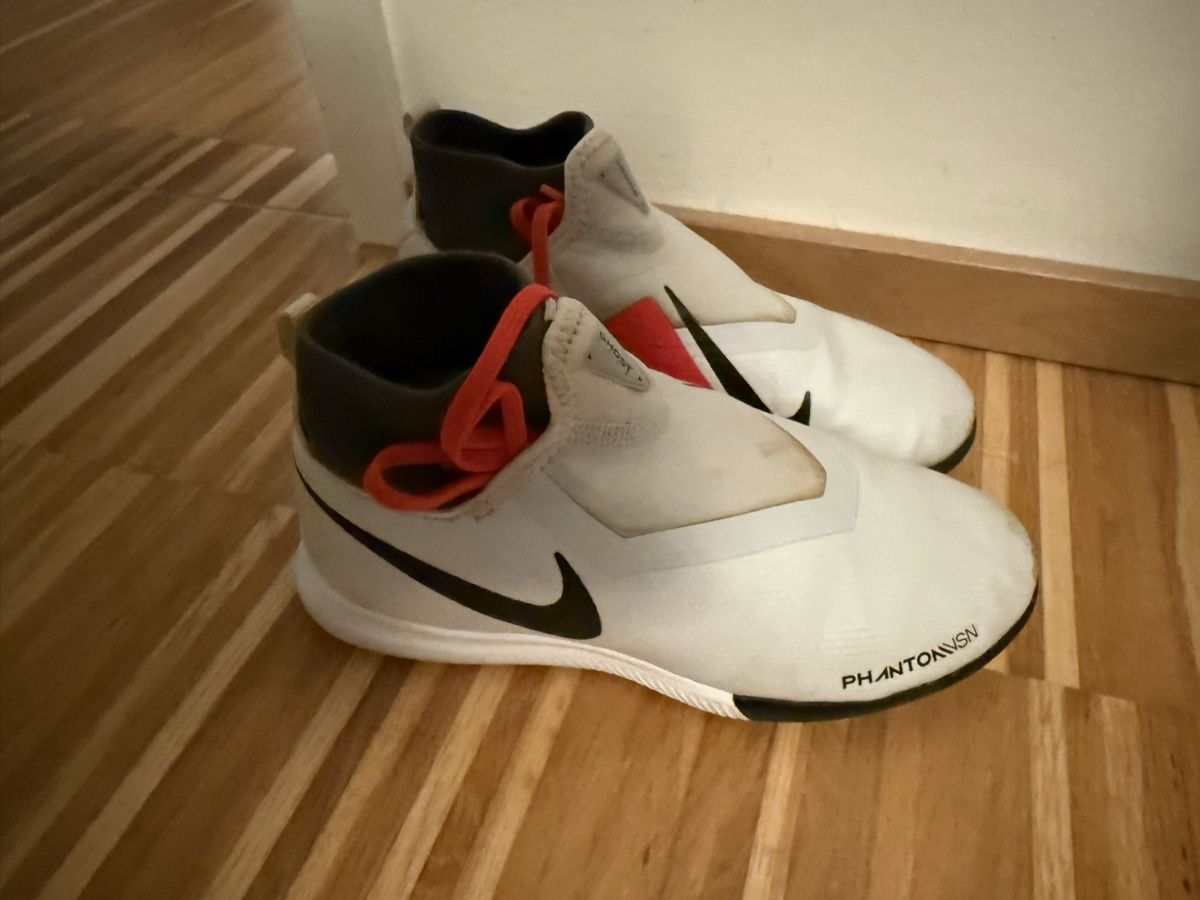 Nike Scarpe per ragazzi: Nike Phantom Kinder Hallenschuhe Gr. 32 Gebraucht – Usato da Zürich venduto da Gross9 2