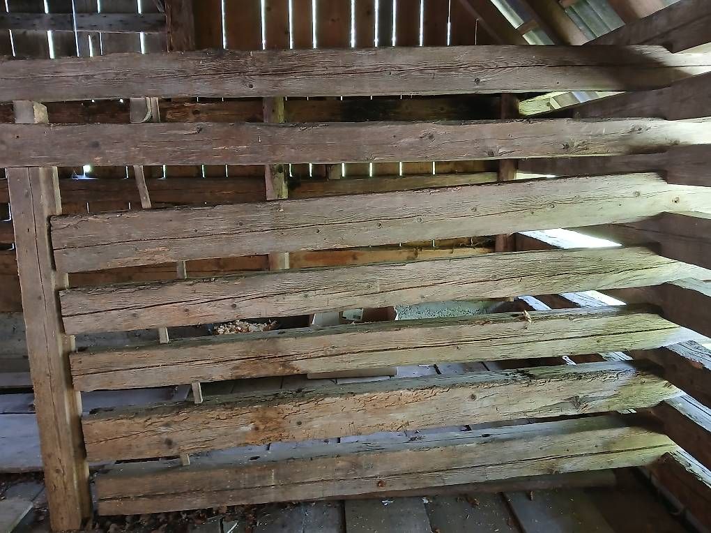 Articoli in legno: Altholz Ballken – Usato da Emmetten venduto da Hattiger2 2