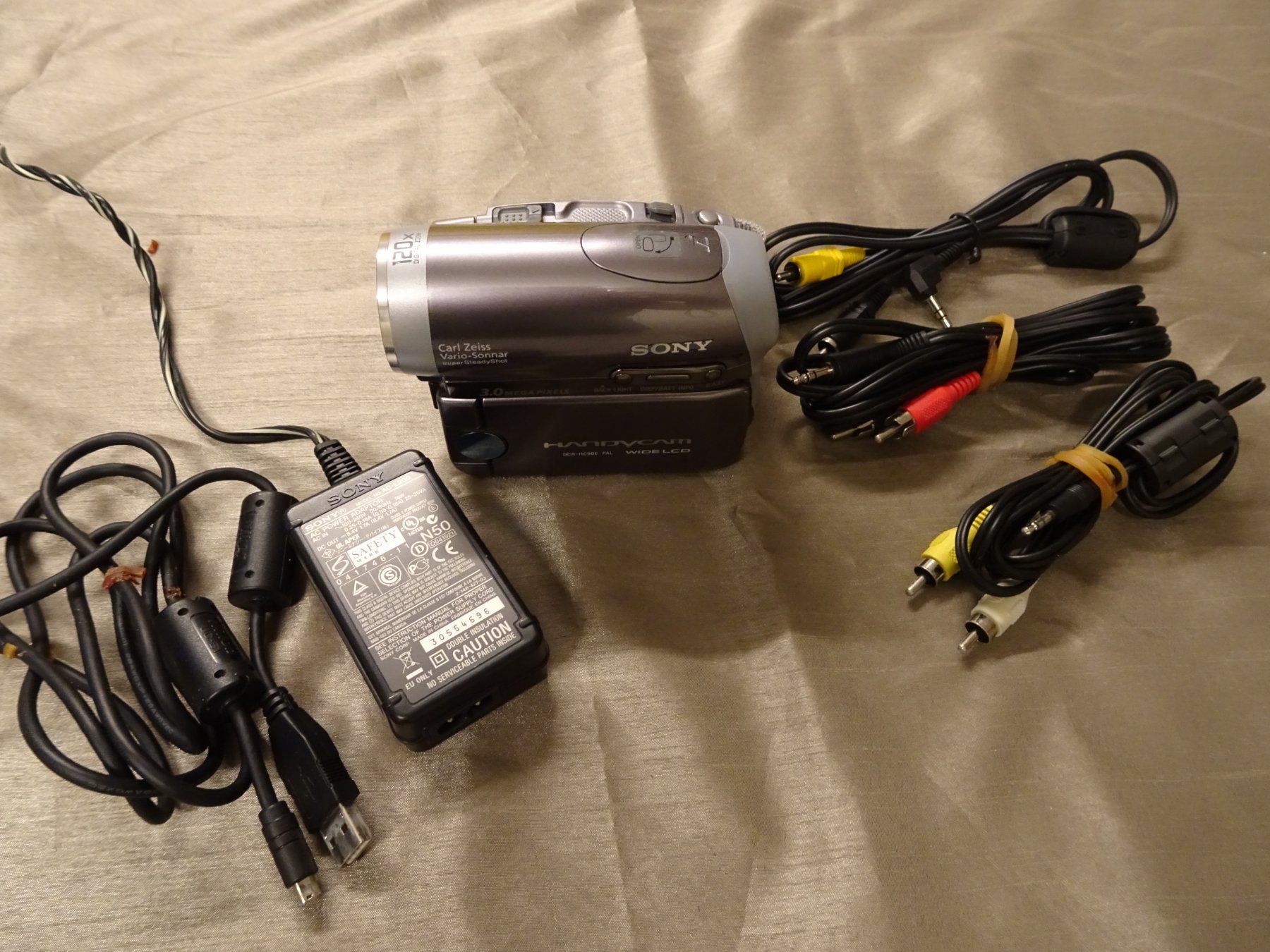 Sony Caméscopes: Sony Handycam DCR-HC90E PAL – D'occasion à Oberwangen b. Bern par est_d8gf 4