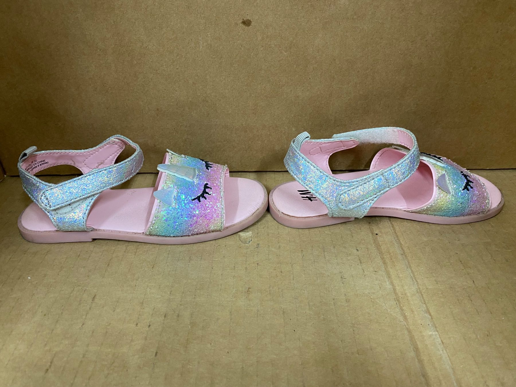 H&M Chaussures filles: Sandalen Einhörner Grösse 28 – D'occasion à Eschlikon TG par RamonaSt 1