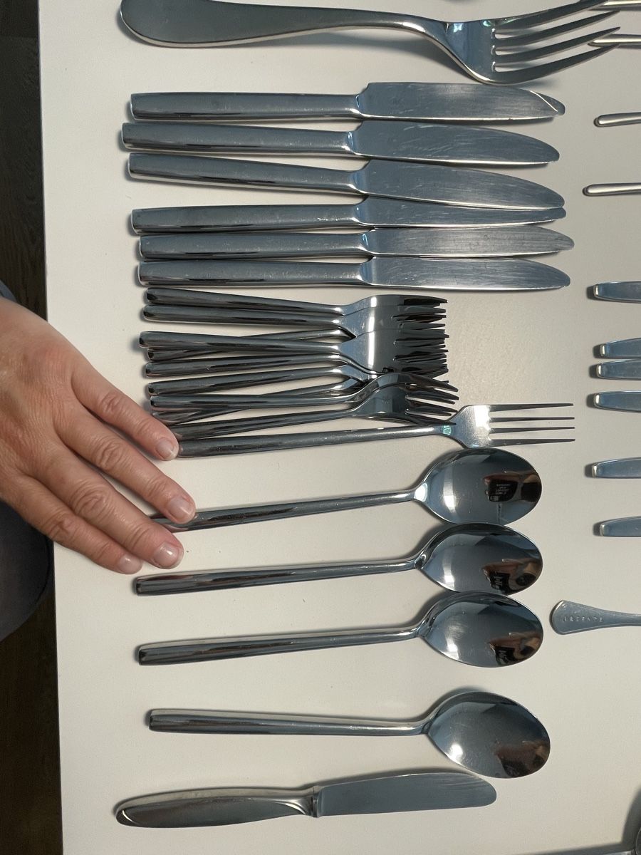 Set di posate: Besteck Messer, Gabeln, Löffel Konvolut – Usato da Niederbüren venduto da poschti 1