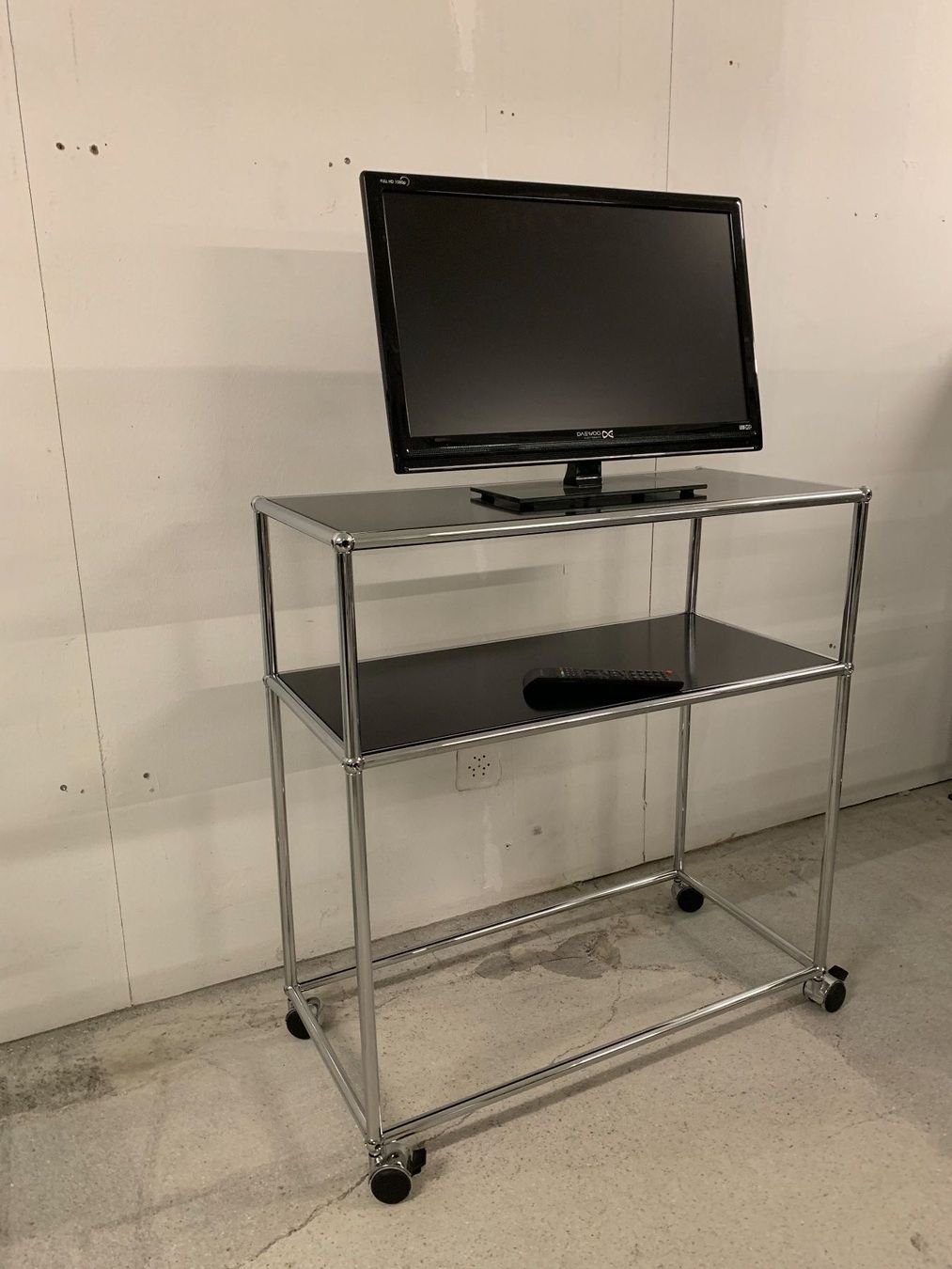USM Mobili TV: Usm  Lowboard Tv Möbel Lieferung .Gratis – Usato da Thun venduto da Thuno6