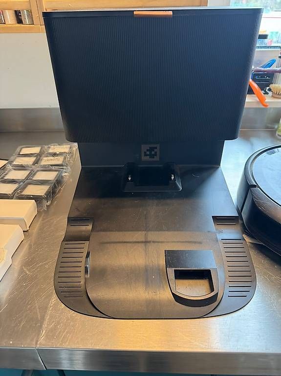 Irobot Aspirapolveri & Accessori: iRobot Romba i7 – Usato da Schlieren venduto da debby023 2